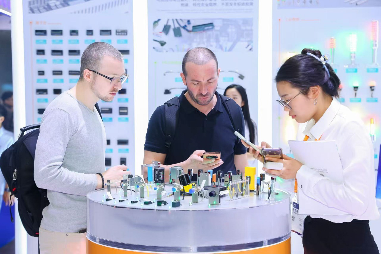Business visitors discovering industrial automation and smart manufacturing solutions at ITES